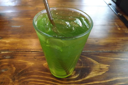 冷たい緑茶